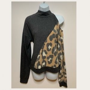 Kaelin & Co Women Gray & Camo Fleece Long Sleeve C